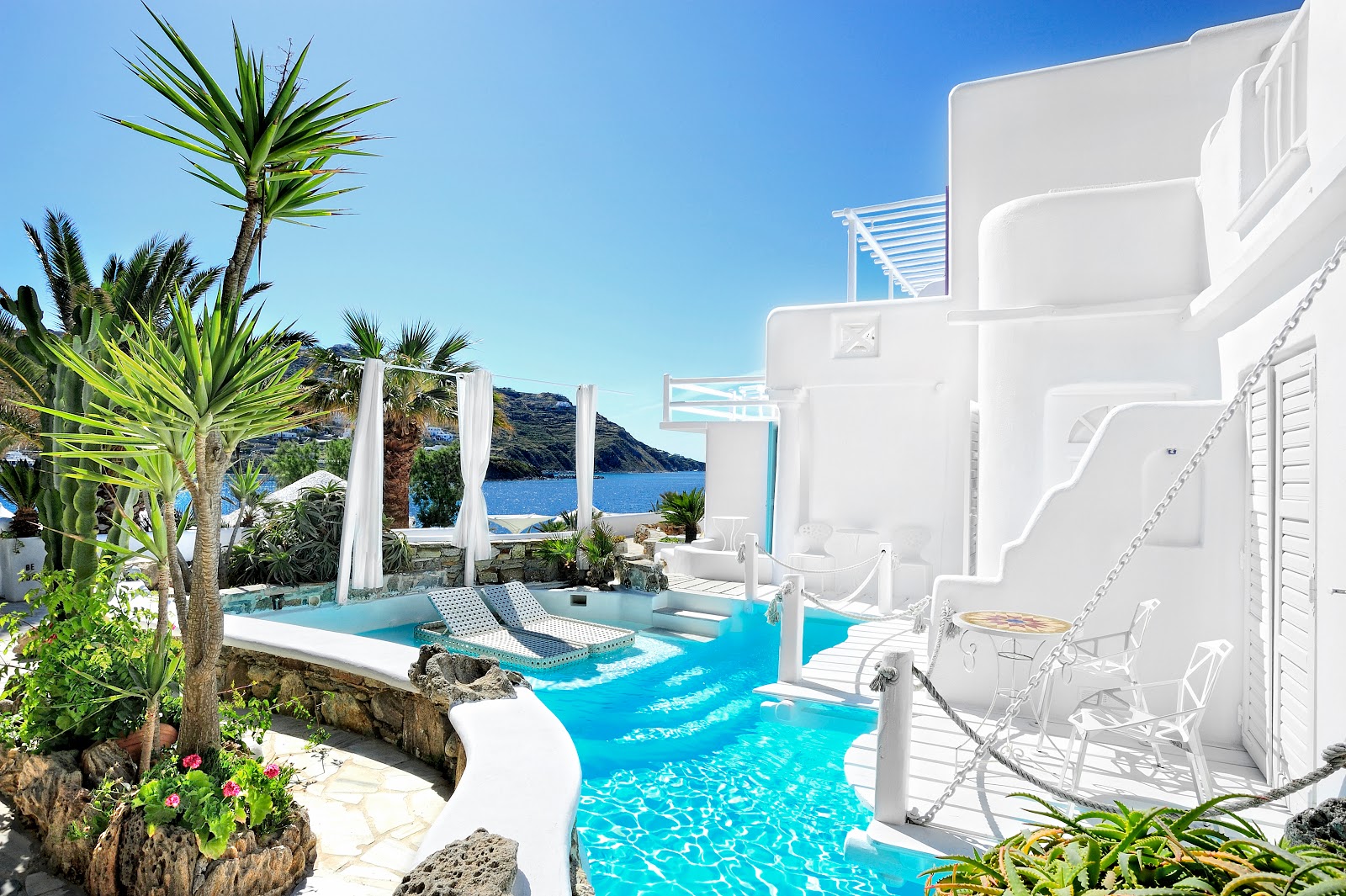 Adorno Beach Hotel & Suites