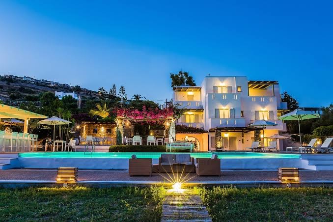 Akrotiri Hotel