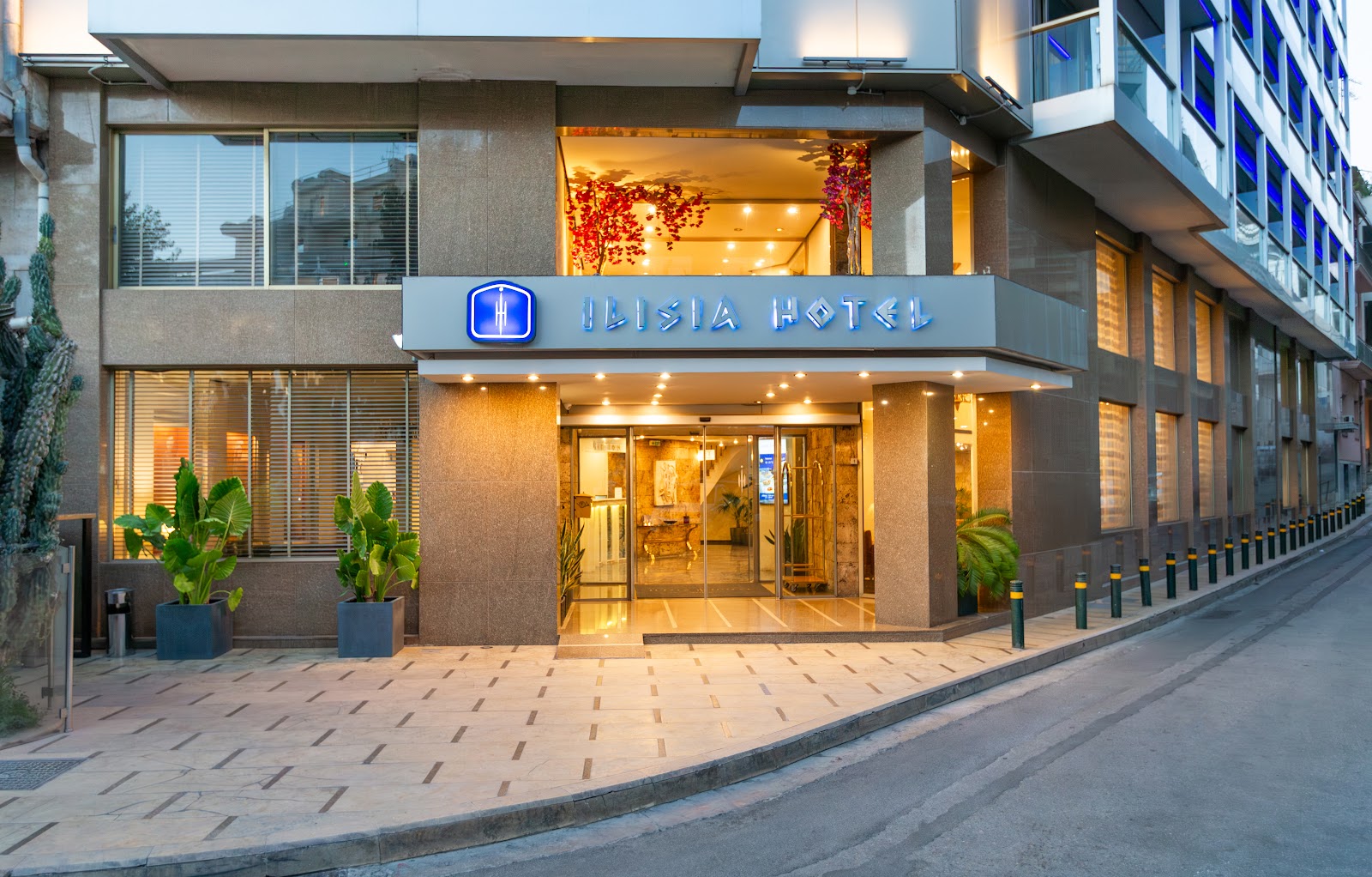 Divani Caravel Hotel