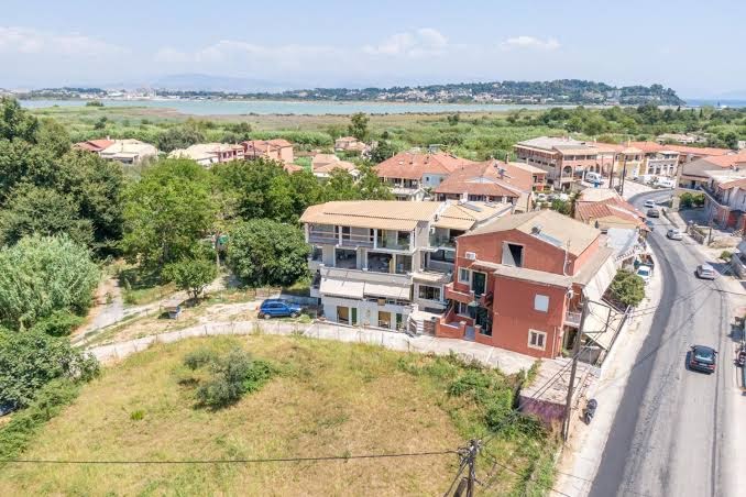 Electra and Paris a Villa of dreams