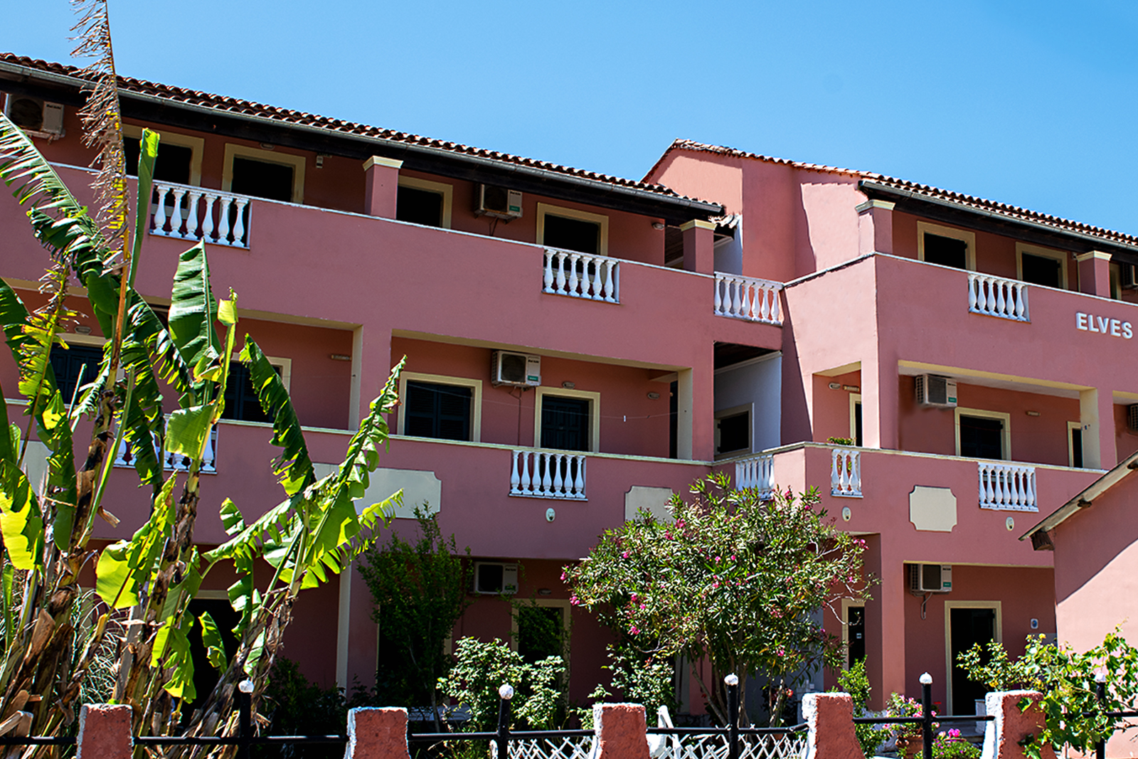 ELECTRA APARTMENTS & STUDIOS