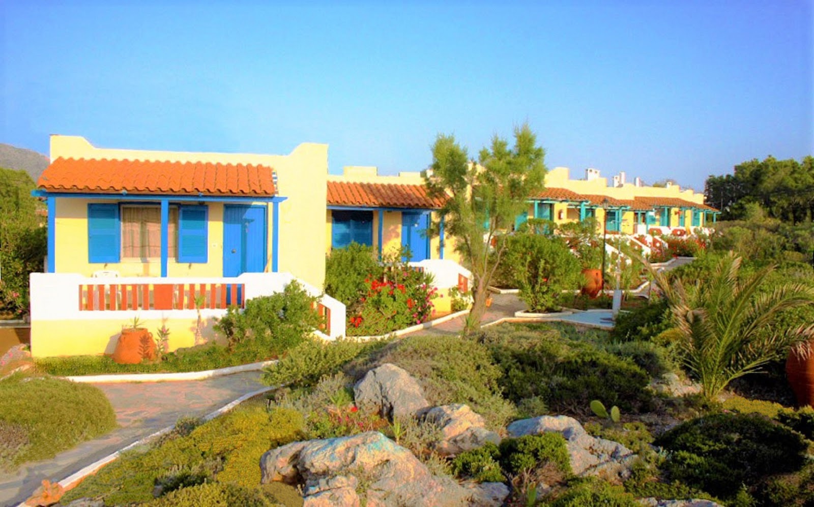 Kavos Hotel & Suites
