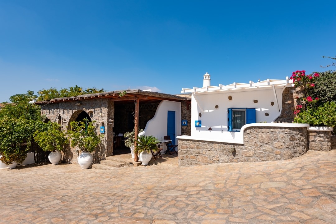 M-vibes Mykonos