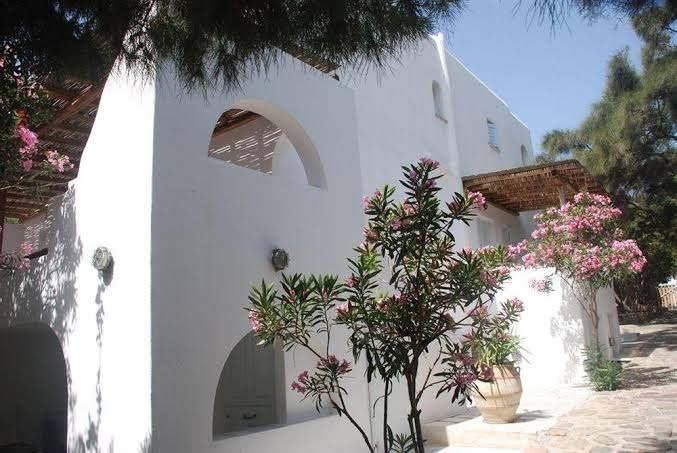 Mykonos Twins
