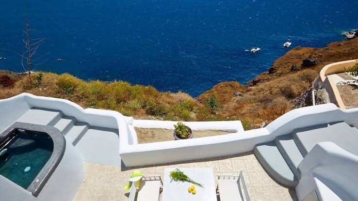 Nano Oia Canaves