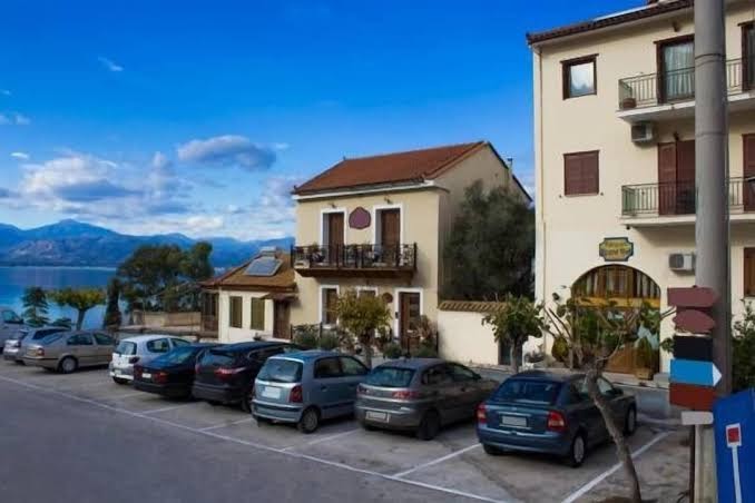 Naus Hotel