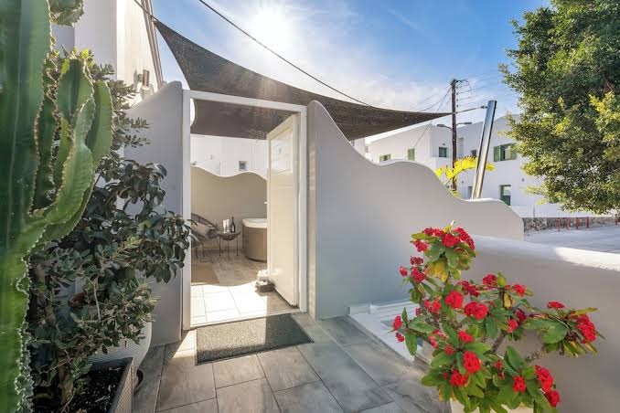 'SANTORINI MAIN SQUARE ' Up Style Apartments