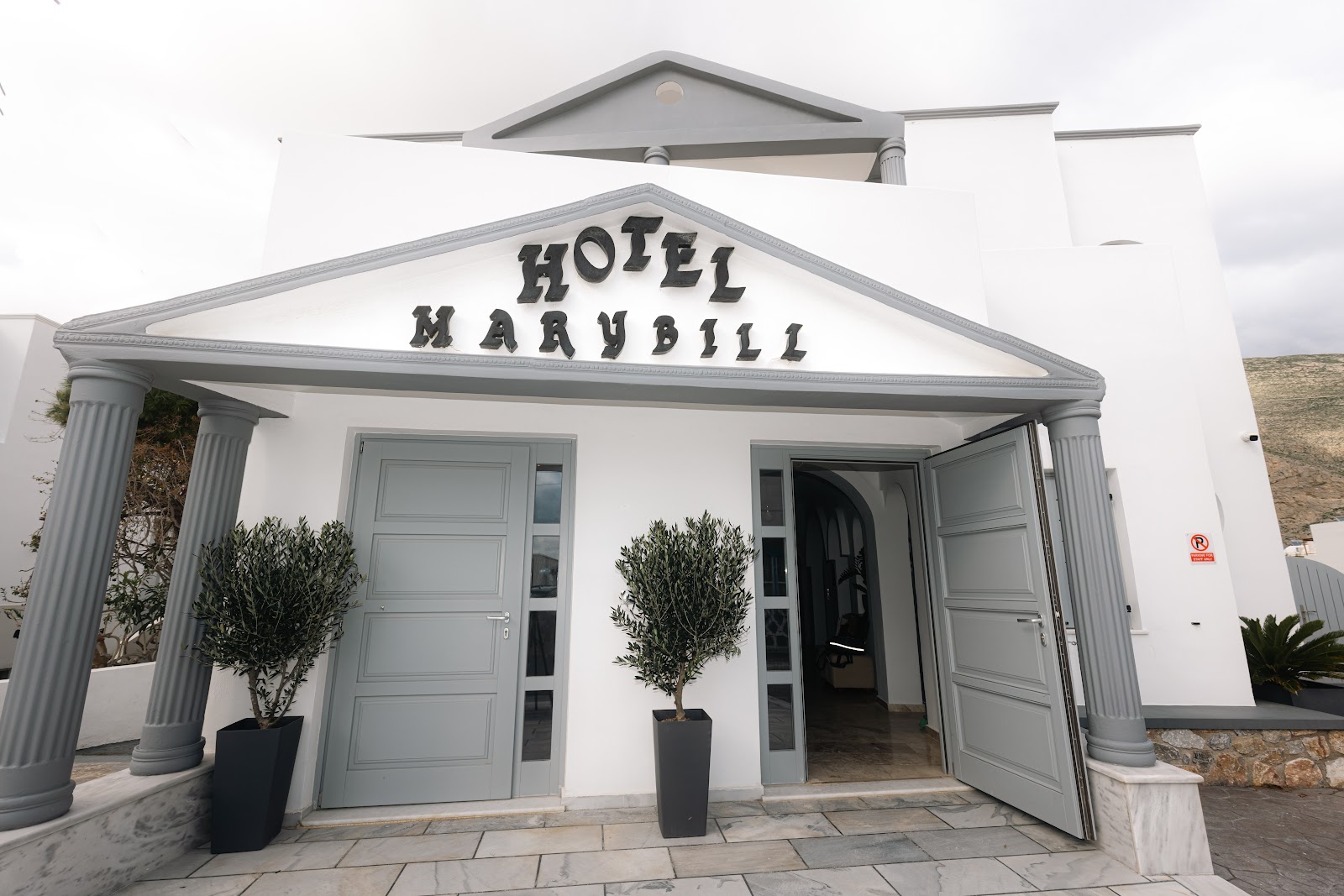 Spiros & Hiroko Hotel