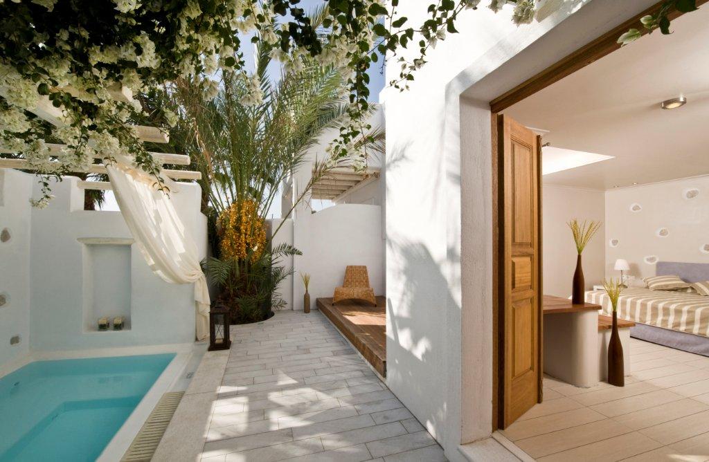 Spiros & Hiroko Hotel