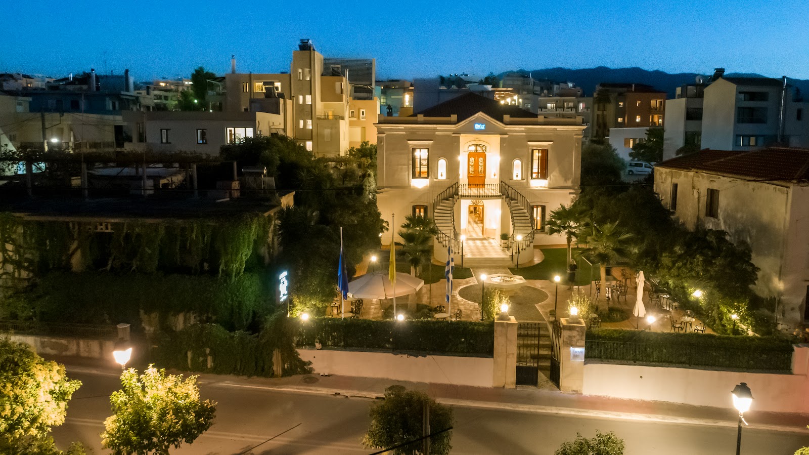Trianon Luxury Apartments & Suites