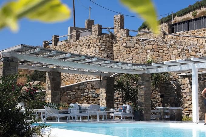 VEZO Suites