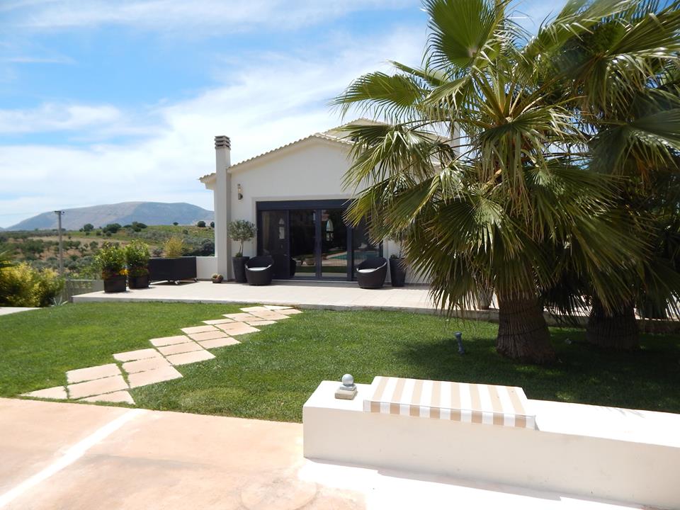 Villa Alkmini Near the Airport