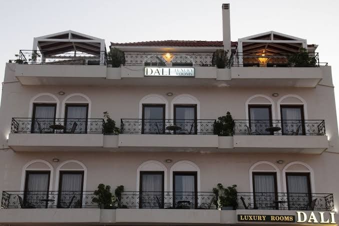 Yria Hotel